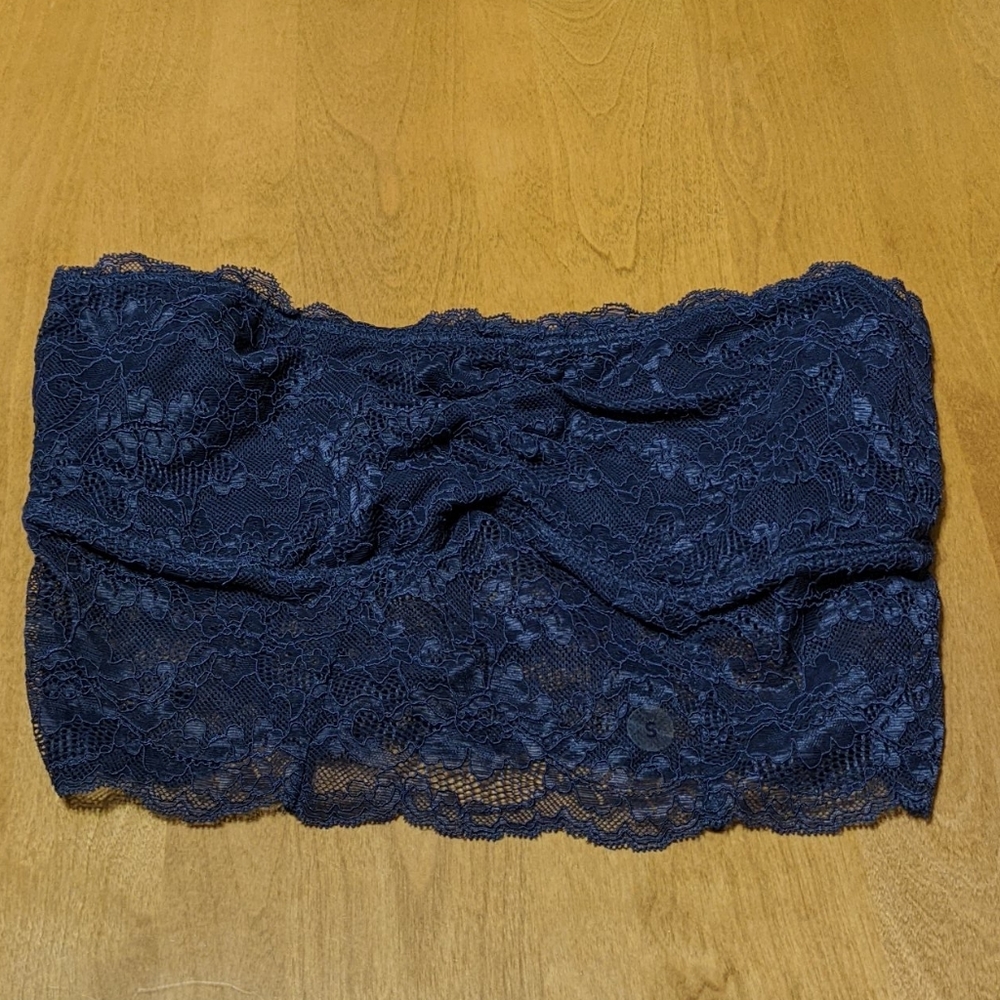 NWOT AMERICAN EGALE CROP TOP